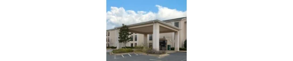 Howard Johnson By Wyndham Spartanburg Expo Center Экстерьер фото