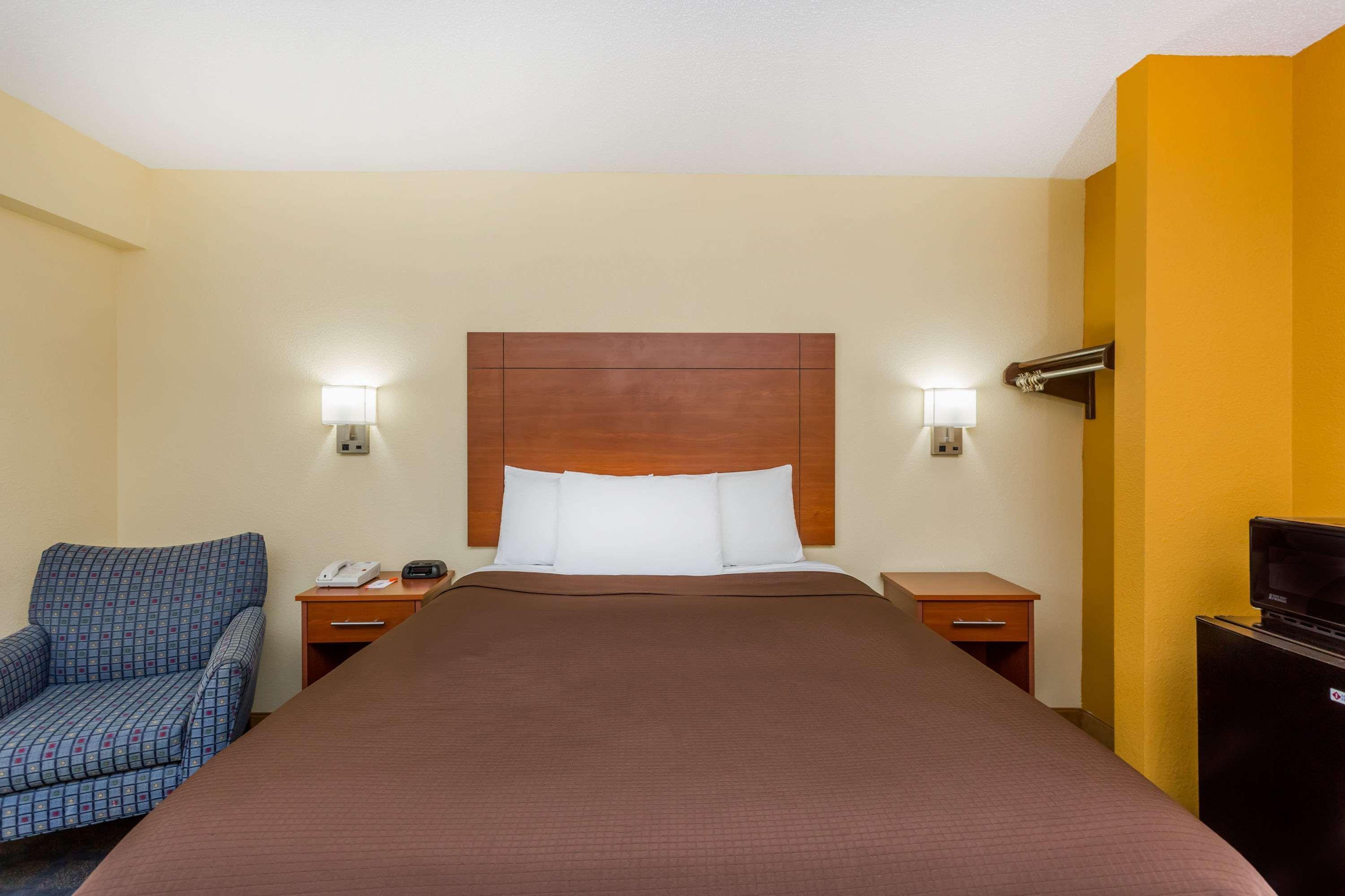 Howard Johnson By Wyndham Spartanburg Expo Center Экстерьер фото